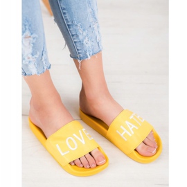 Small Swan LOVE &amp; HATE Eco Leather Tofflor gul 1