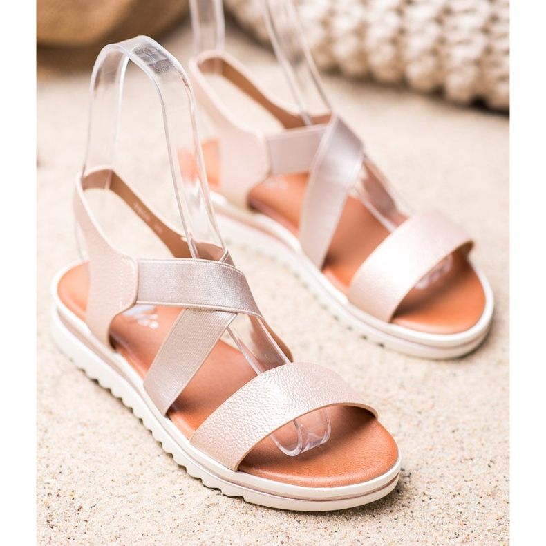 Weide Sandaler på plattformen beige gyllene 1