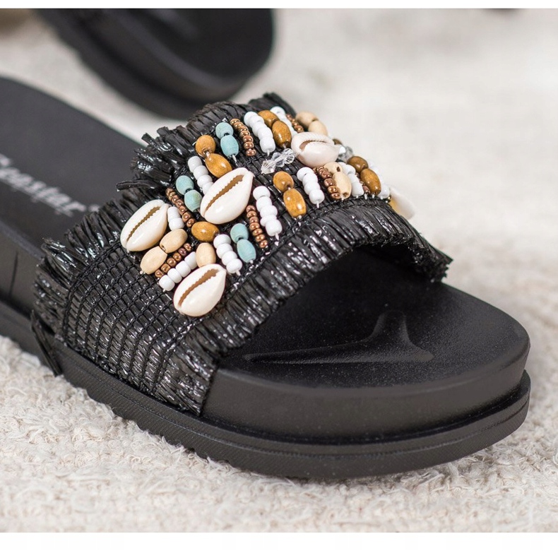 Seastar Svarta tofflor med skal 1