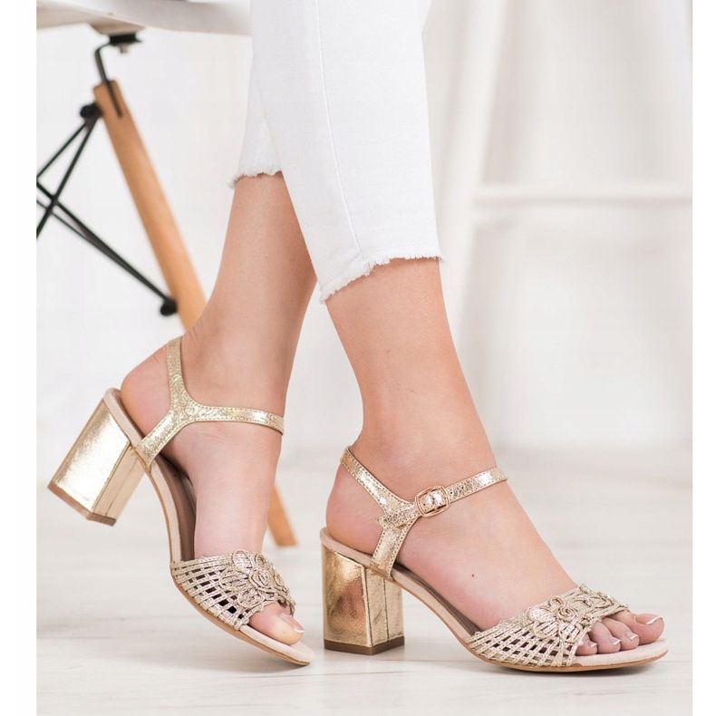 Glänsande VINCEZA sandaler gyllene 1