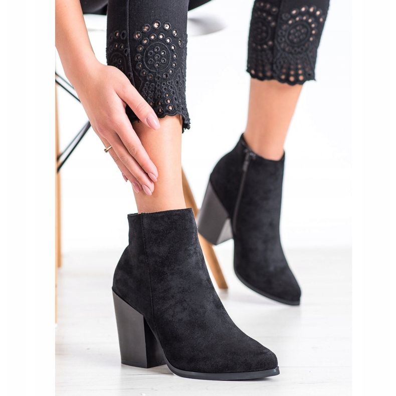 Marquiz Stövlar på ett stort inlägg svart 1