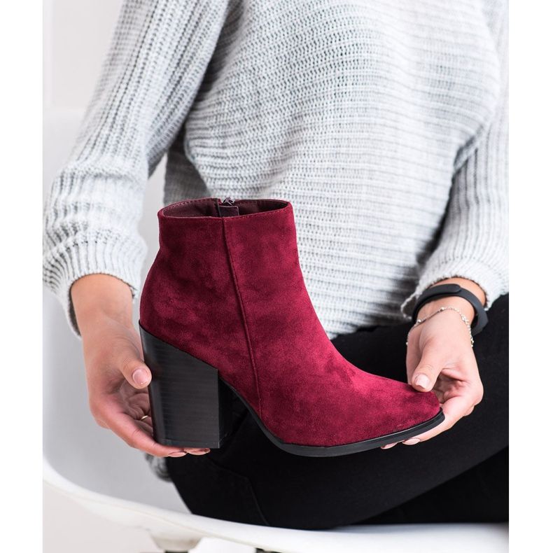 Marquiz Stövlar på ett stort inlägg röd 2