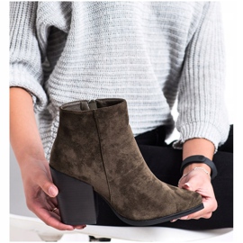 Marquiz Stövlar på ett stort inlägg grön 2