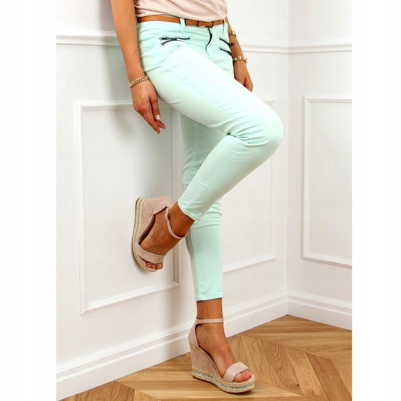 Sandaler på en beige kil LL6351 Naken 2