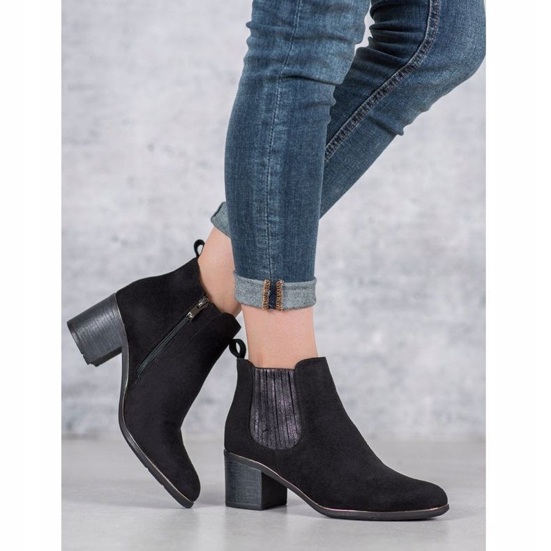 Filippo Stövlar på ett inlägg svart 1