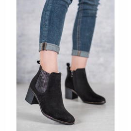 Filippo Stövlar på ett inlägg svart 2