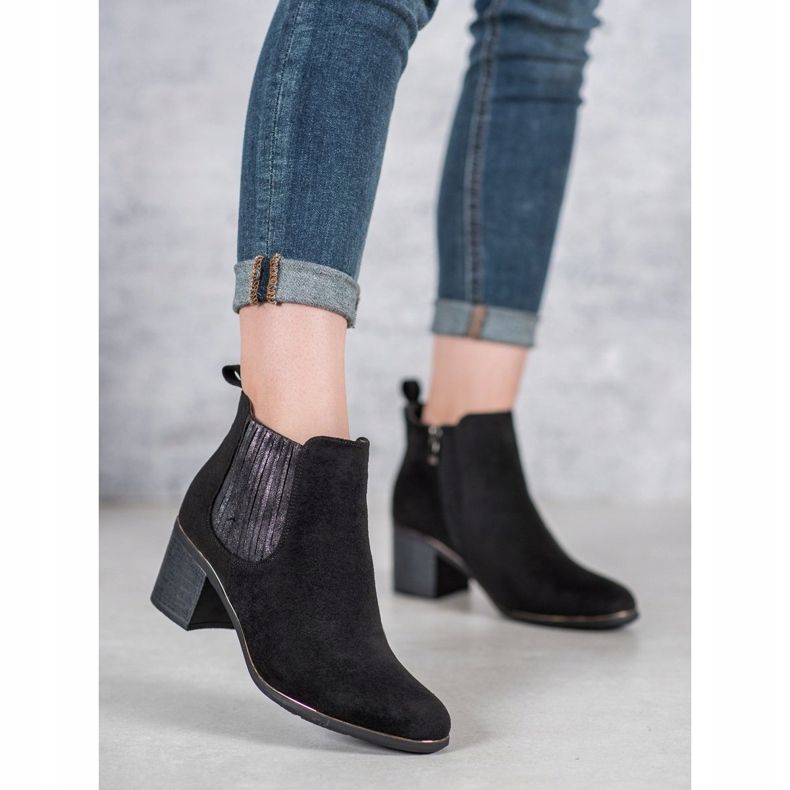 Filippo Stövlar på ett inlägg svart 2