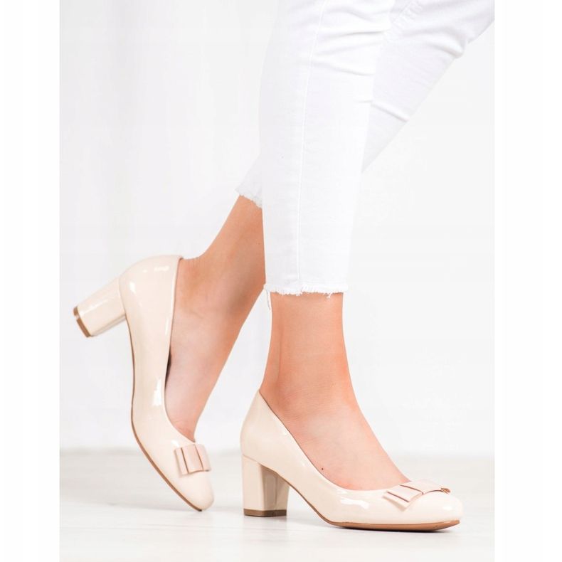 Weide Lackerade pumpar beige 1