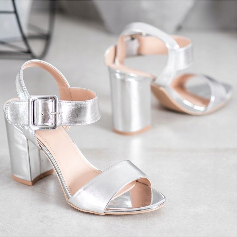 Small Swan Sandaler på en bar med ekoläder grå 1