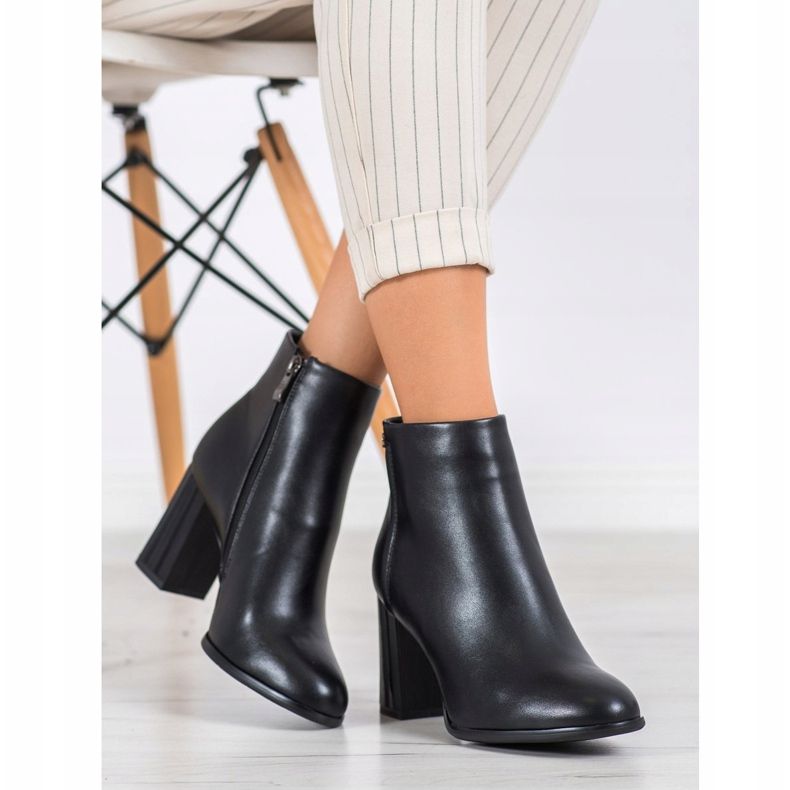 Filippo Klassiska stövlar på en stolpe svart 1