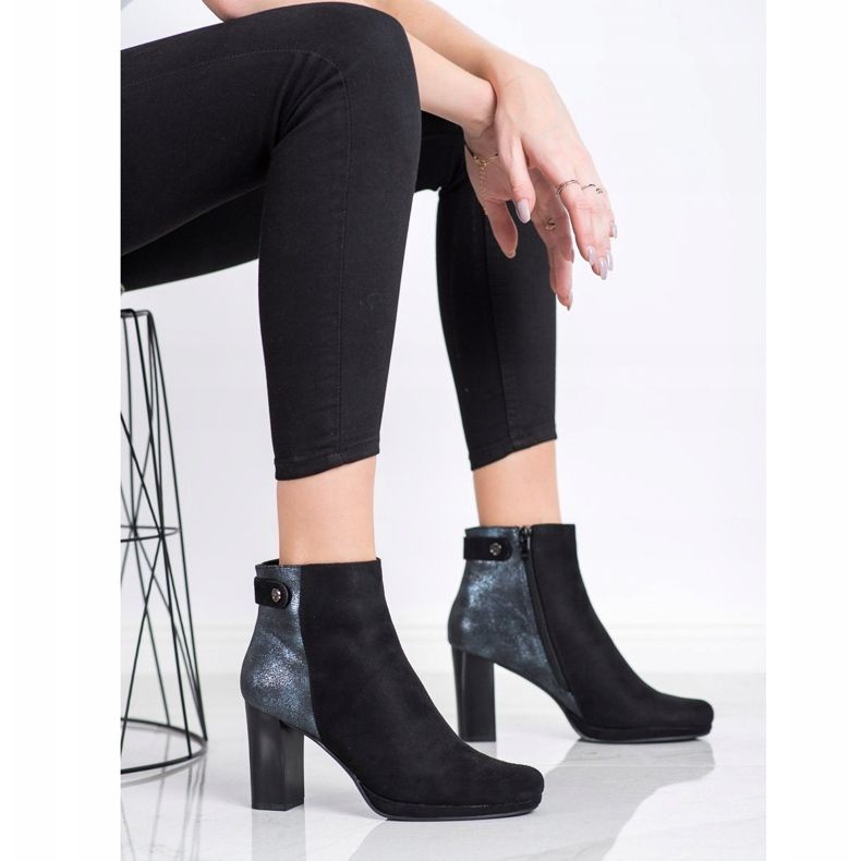 M.Daszyński Stövlar på ett inlägg svart 2