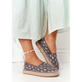 Espadrilles på en flätad plattform Big Star AA274680 grå 2