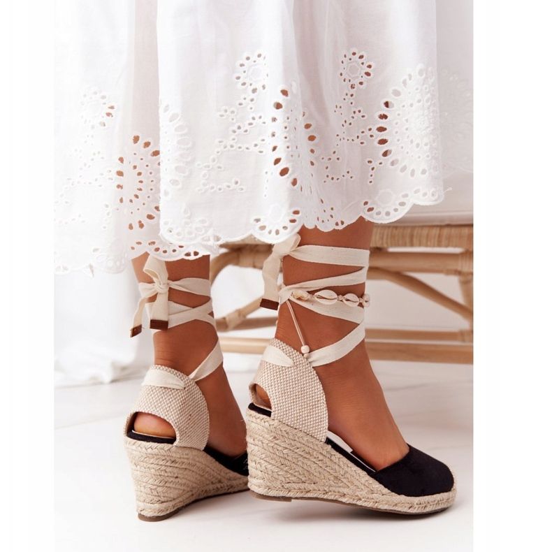 PG1 Svarta Nelly -bundna kilsandaler med flätor beige 1