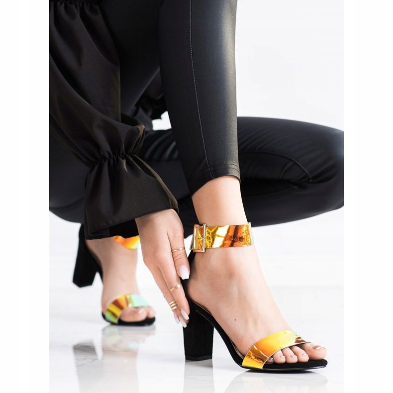 Goodin Sandaler på en bar med Holo -effekt svart 2