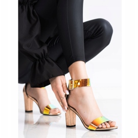 Goodin Sandaler på en bar med Holo -effekt gyllene 2