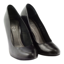 Edeo Svarta pumpar på en pelare 4