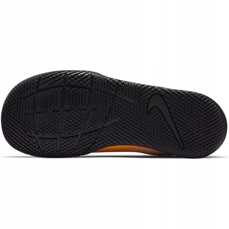 Nike Mercurial Vapor 13 Club Ic PS (V) Junior AT8170 801 fotbollsskor vit svart orange 5
