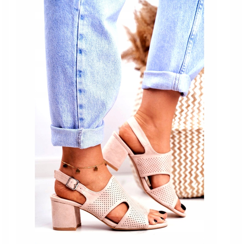 BUGO Kvinnors sandaler på en klack Openwork Beige Valery 1