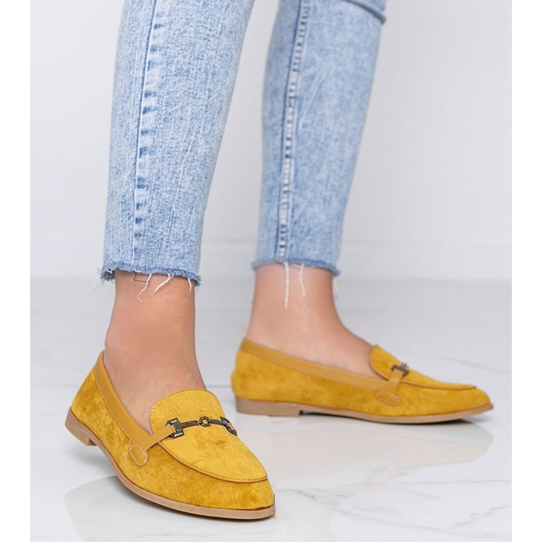 Senapsoffor tillverkade av ekologisk mocka i Juliette gul 1