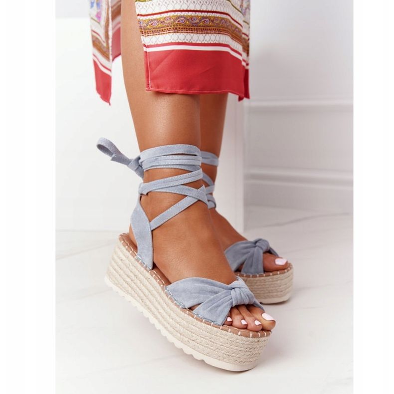 PS1 Knutna sandaler på en blå flätad plattform La Palma beige 2