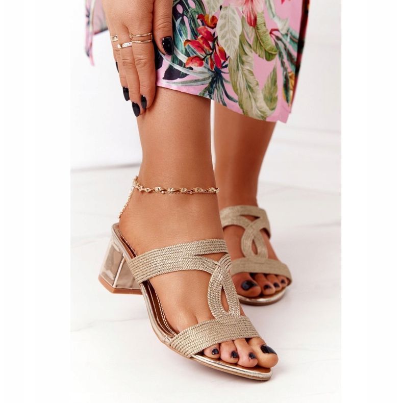 PG1 Lackerade gyllene sandaler på hälen Carmen 2