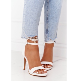 PG1 Eleganta sandaler på en vit glamourklack 2