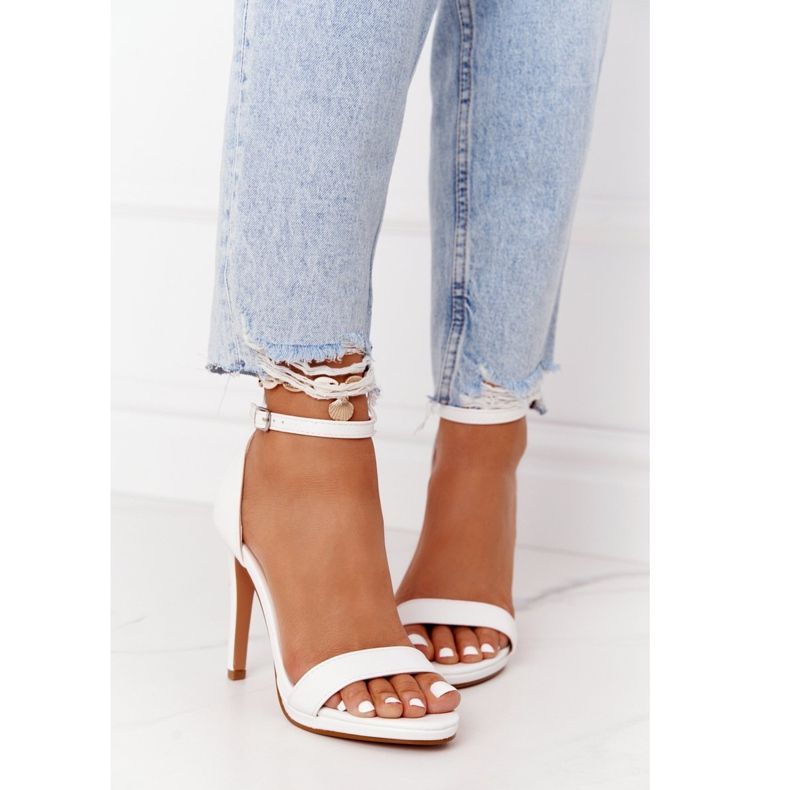 PG1 Eleganta sandaler på en vit glamourklack 2