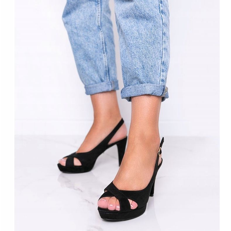 Svarta sandaler på en hög klack från Big Girl 1