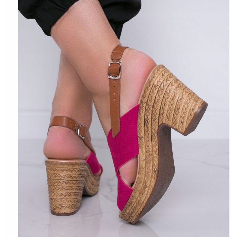 Rosa sandaler på Magic Woman -inlägget 1