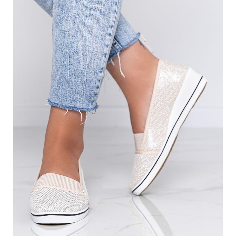 Beige blanka ballerinor på kilen Glam Star 1