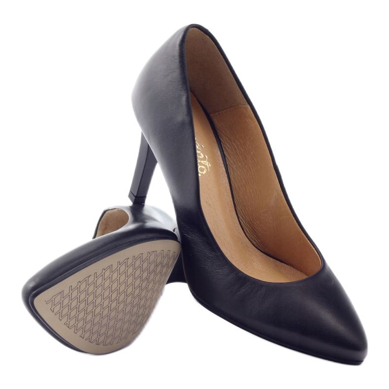 Espinto Pumpar På En Svart Stift 3