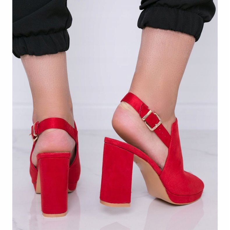 Röda sandaler på en hallickstolpe 1