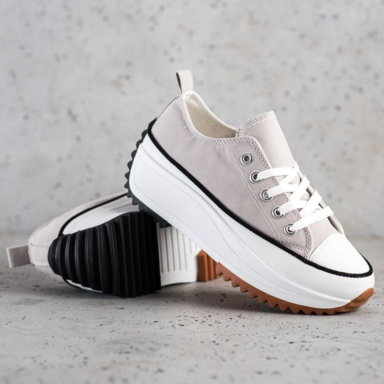 SHELOVET Sneakers på en hög plattform grå 1