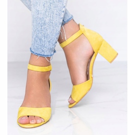 Gula sandaler på stoet Mare Mare 1