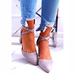 PS1 Kvinnors pumpar på en klack i Spitzgrå Cosmo 2