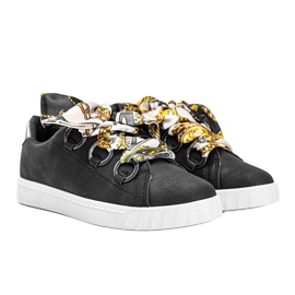 Svarta sneakers med satinbindning från Kisionis 1