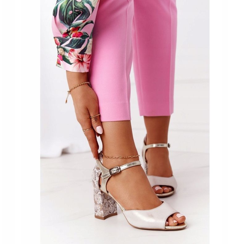 Lädersandaler på en bar Maciejka 04956-25 Golden beige 2