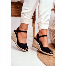 Kvinnors sandaler på en flätad kil Big Star Black DD274A209 svart 3