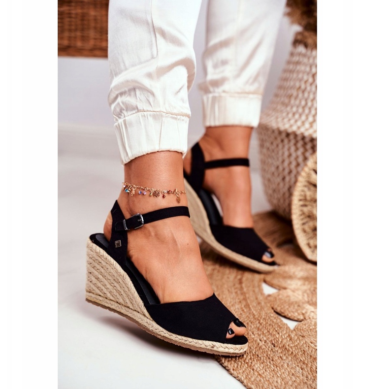 Kvinnors sandaler på en flätad kil Big Star Black DD274A209 svart 2