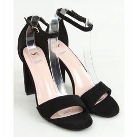 Svarta sandaler på stolpen TU132P Svart 1