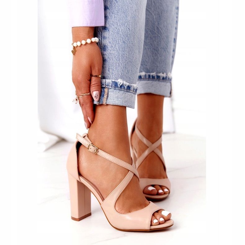 PG1 Eleganta naken Jemma sandaler på en bar beige 1