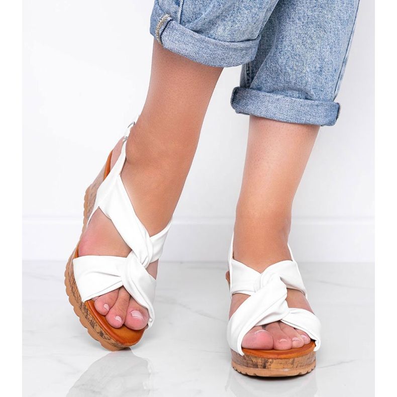 Vita sandaler på en kilklack Buenos Aires 1