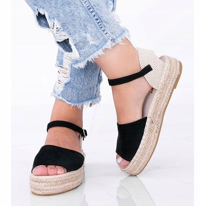 Svarta sandaler på Pearl River -plattformen 1