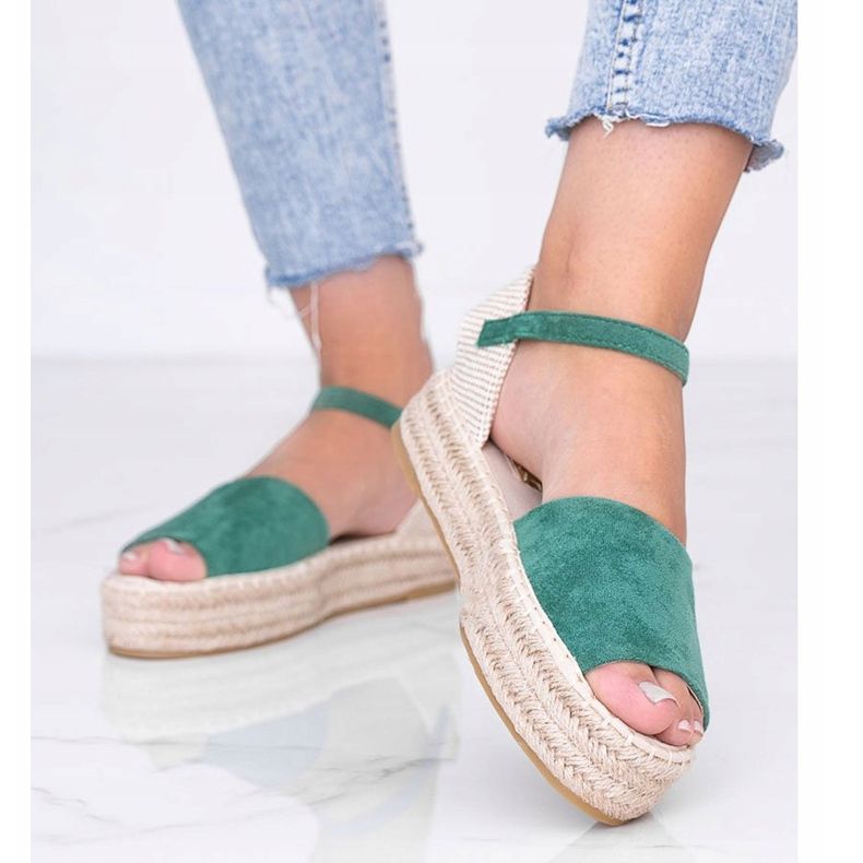 Gröna sandaler på Pearl River -plattformen 1