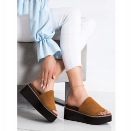 Corina Tofflor På En Hög Plattform brun 2