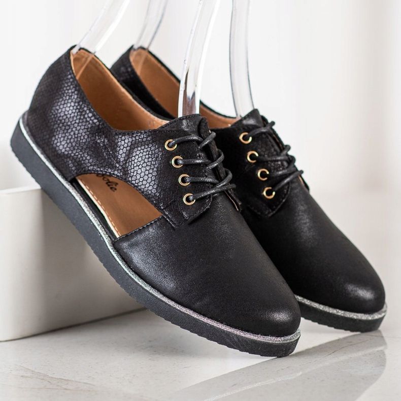 Forever Folie Moderiktiga skor med utskärning svart 2