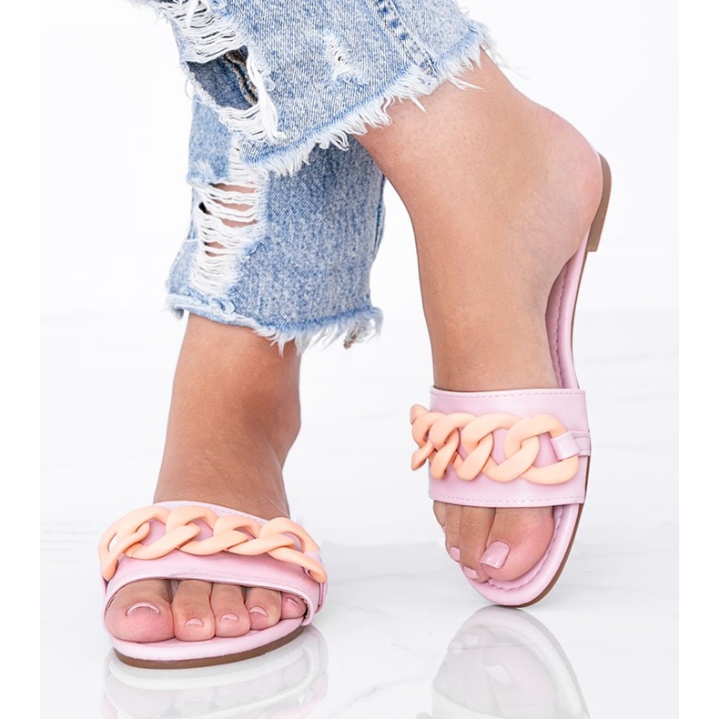 Rosa tofflor med en Colorado -kedja 1