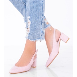 Beige pumpar på Petty -stolpen 1