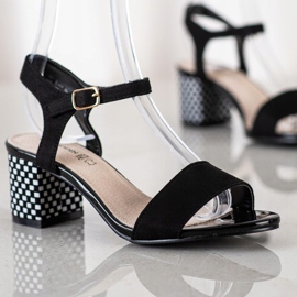 Goodin Bekväma sandaler på en bar vit svart 1