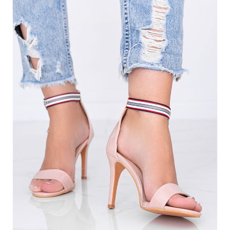 Beige sandaler på stilett från Michel 1